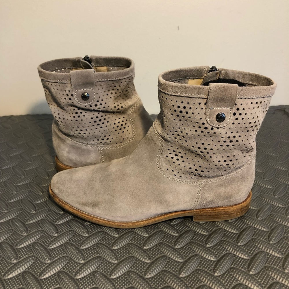 Women’s Geox Zip Up Suede Ankle Boots size 5.5